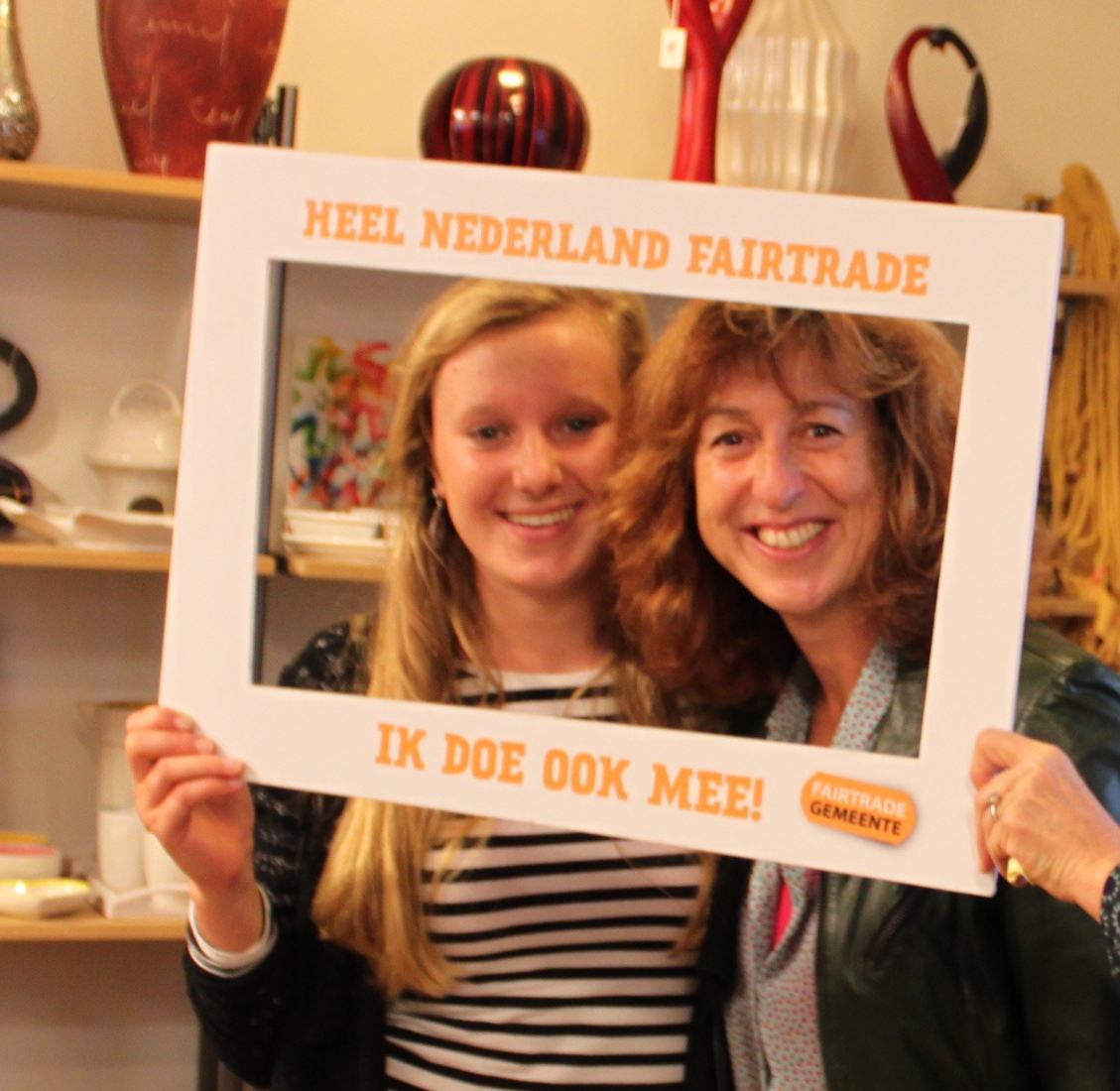 Monique Witkamp (r) - slogan winnaar "Wat goed is, komt van Fair!"